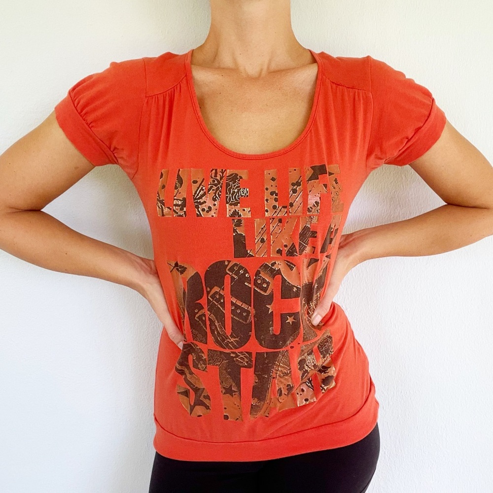 Papaya orange Live Life like a Rockstar scoop neck graphic tee size small